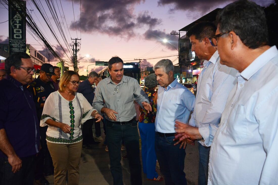 A gestora esteve no local acompanhada de vereadores, secretários e representantes da empresa Mobi-PE, que cederá à estação.