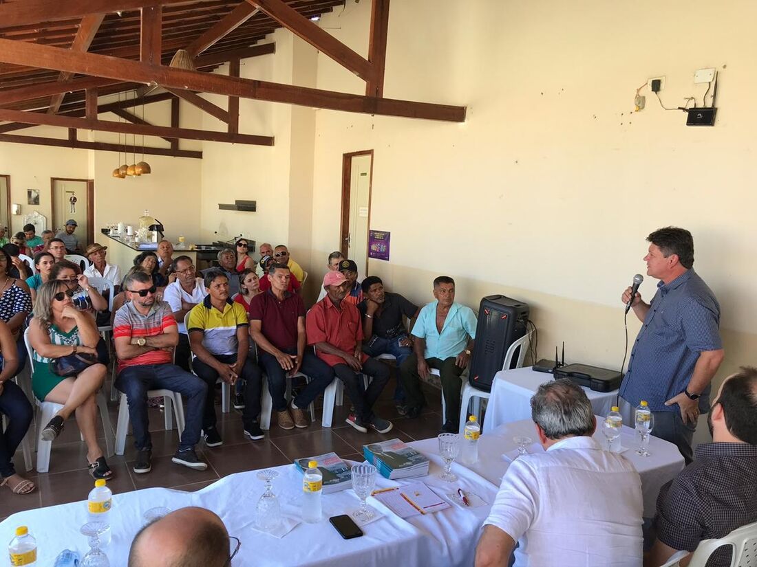 Prefeito de Exu, Raimundinho Saraiva, assinou ficha de filiação nesta segunda-feira, além de diversos nomes de Bodocó, Moreilândia e Cedro 