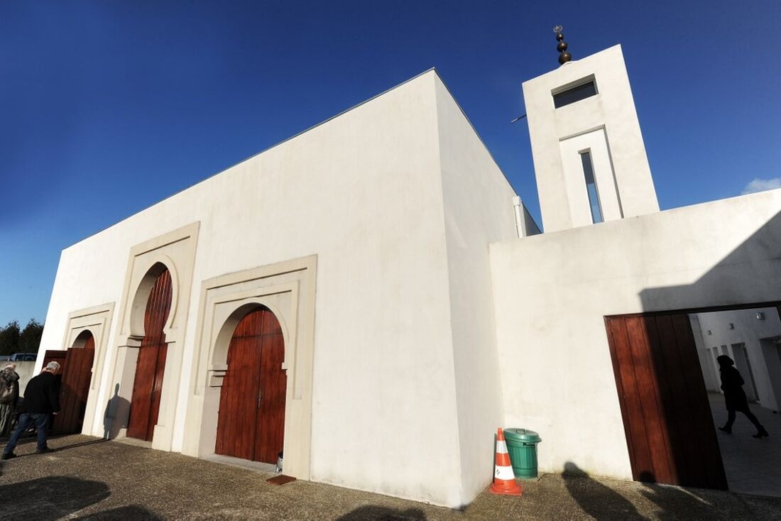 Mesquita em Bayonne, na França, sofreu tentativa de atentado nesta segunda-feira