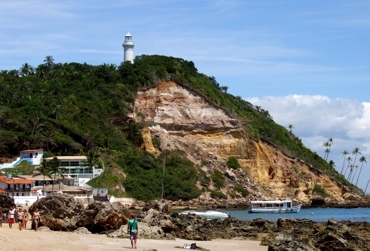 Óleo chega a Morro de São Paulo, Bahia