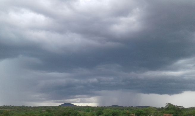 Nuvens de chuva em São Bento do Una, em Pernambuco