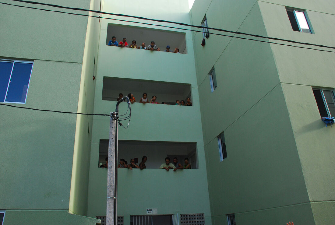 O conjunto foi construído numa área total de 13.262 m² e é do tipo térreo com mais três pavimentos