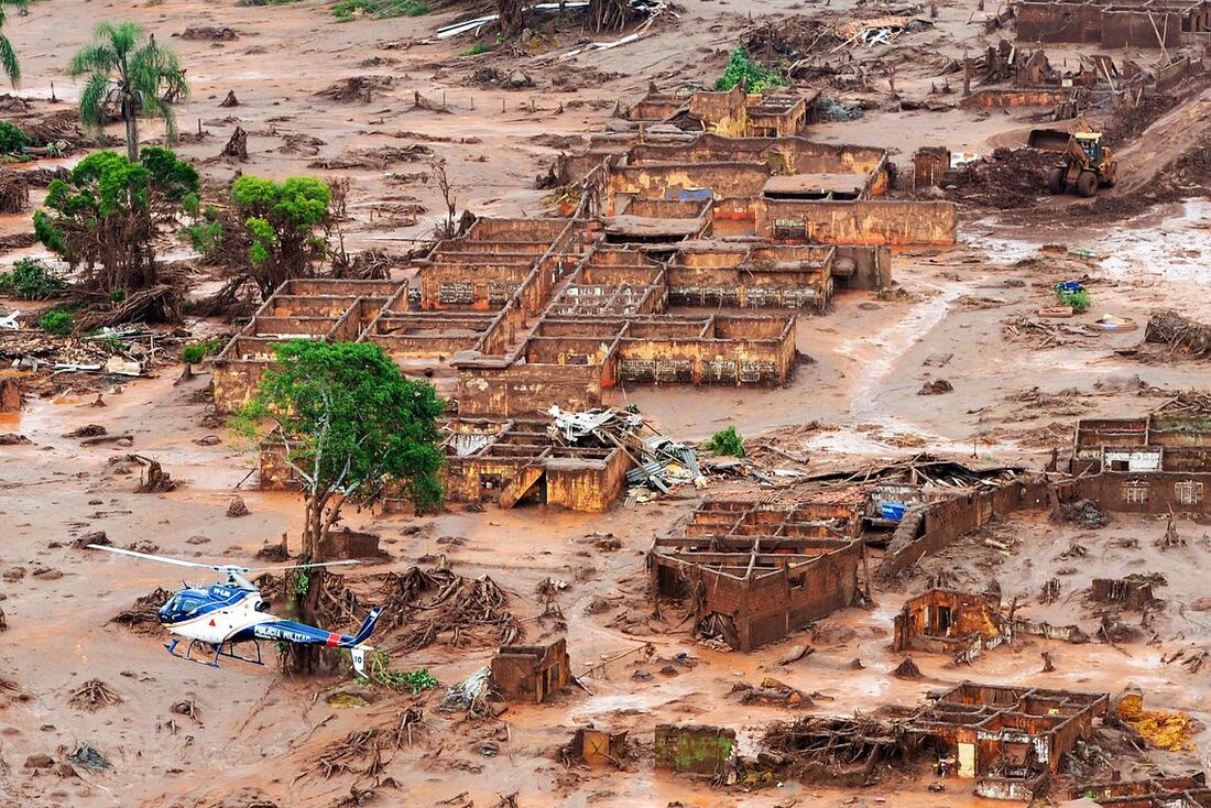 Rompimento de barragem em Mariana