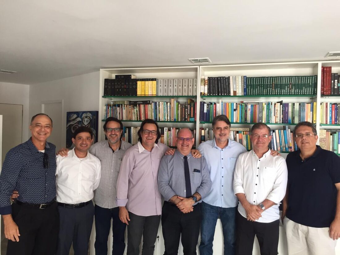 Raul Henry, Celso Muniz (Ponta direita) e comissão do MDB de Olinda