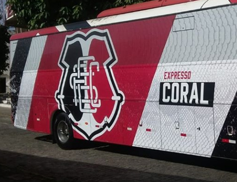 Ônibus do Santa Cruz foi apreendido pela PRF na segunda (18) por irregularidades