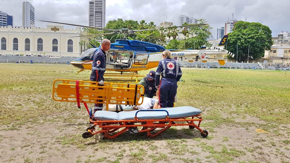 Uma das vítimas foi socorrida por um helicóptero da PRF-PE