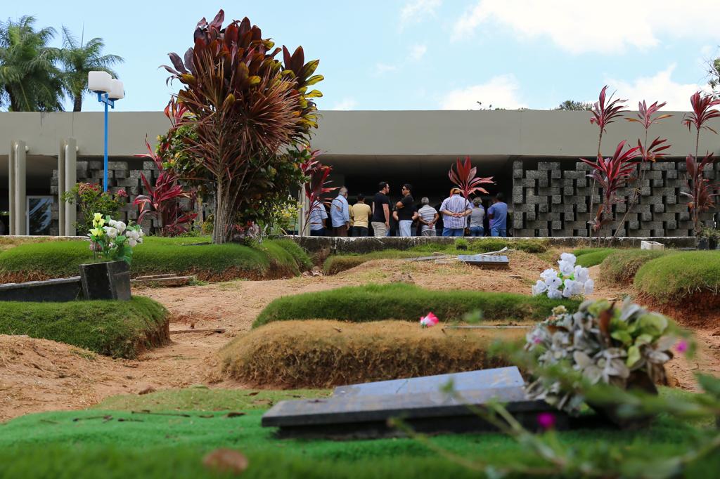 Corpo do ex-tenente foi enterrado no Cemitério Parque das Flores