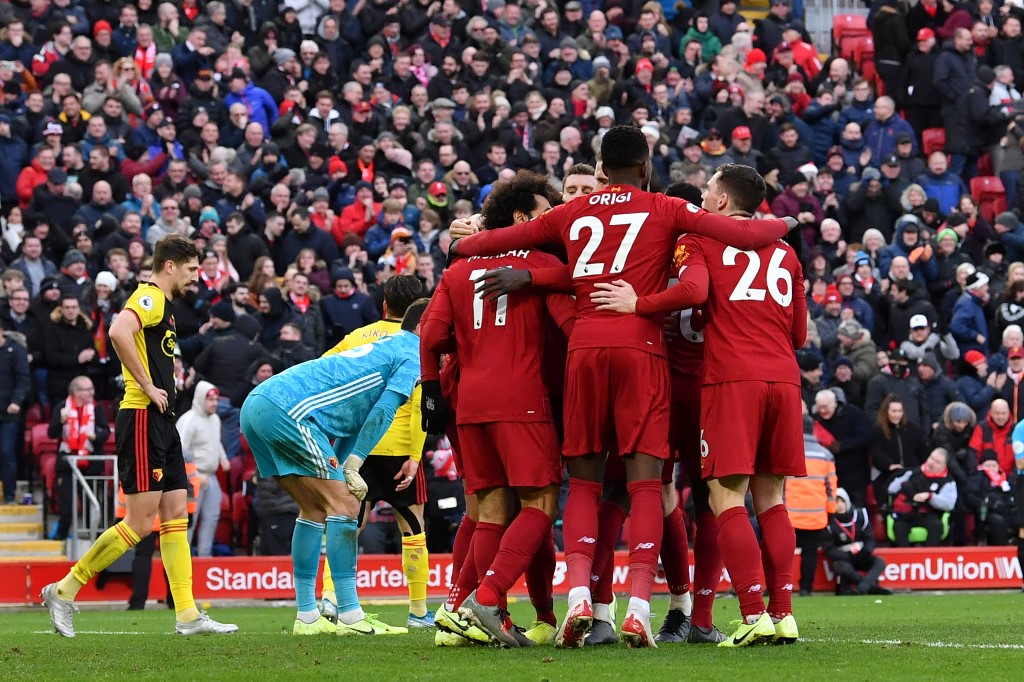 Liverpool lidera o Inglês