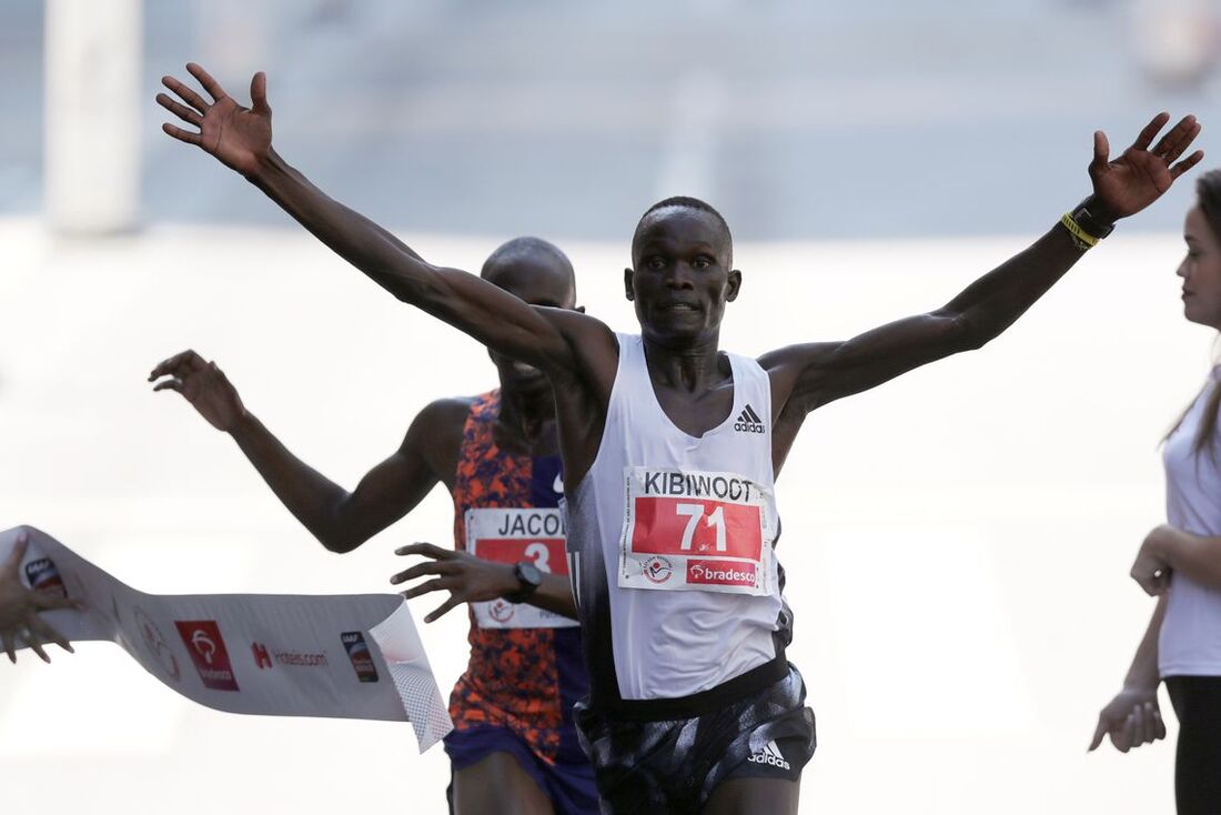 Kibiwott Kandie, 23, do Quênia, na linha de chegada, em 2019