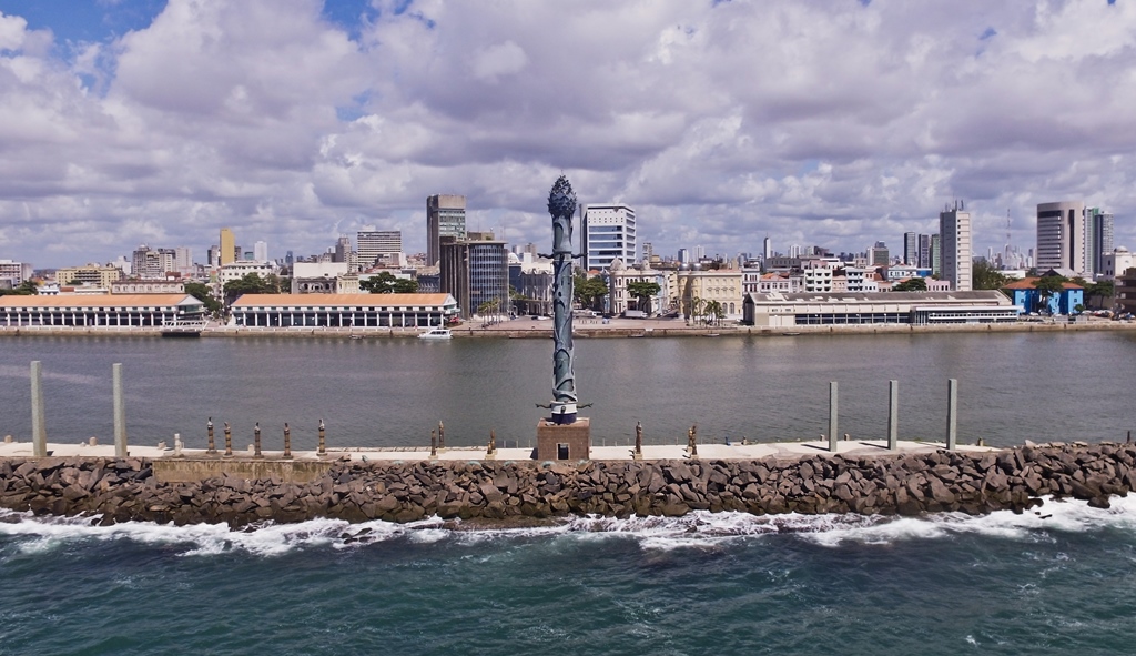 Torre de Cristal de Francisco Brennand, no Marco Zero