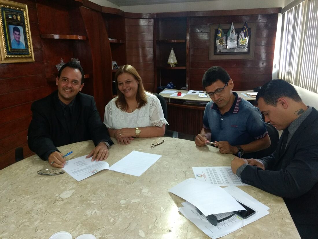 Itaíba: Regina encaminha à Justiça acordo para rateio dos precatórios com professores