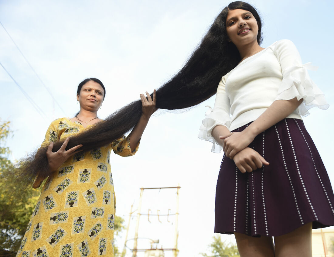 A indiana Nilanshi Patel, com 190 cm de cabelos