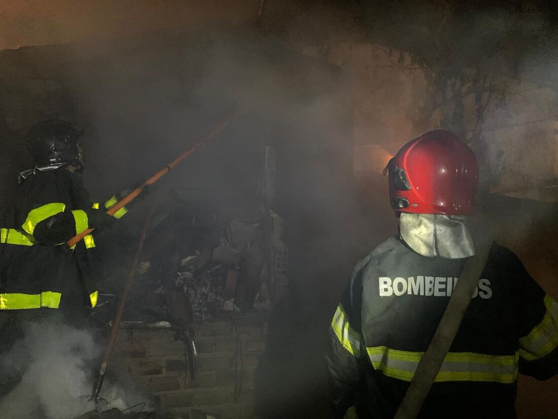 No local eram armazenados vários materiais para reciclagem