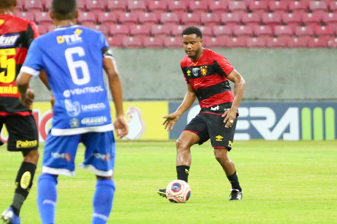 Rithely em ação contra o Vitória das Tabocas, no Estadual deste ano