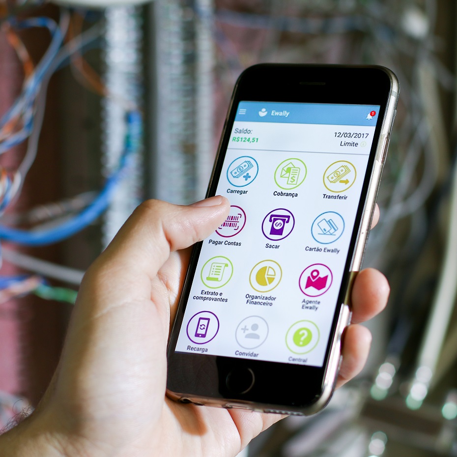 Na hora de pagar pelo aplicativo celular, dica é ter um antivírus instalado no dispositivo assim como abrir links estranhos nos e-mails