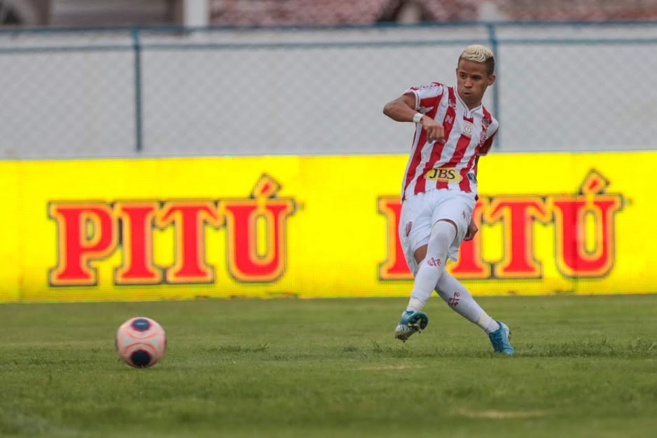 Erick foi apresentado oficialmente nesta segunda (13)