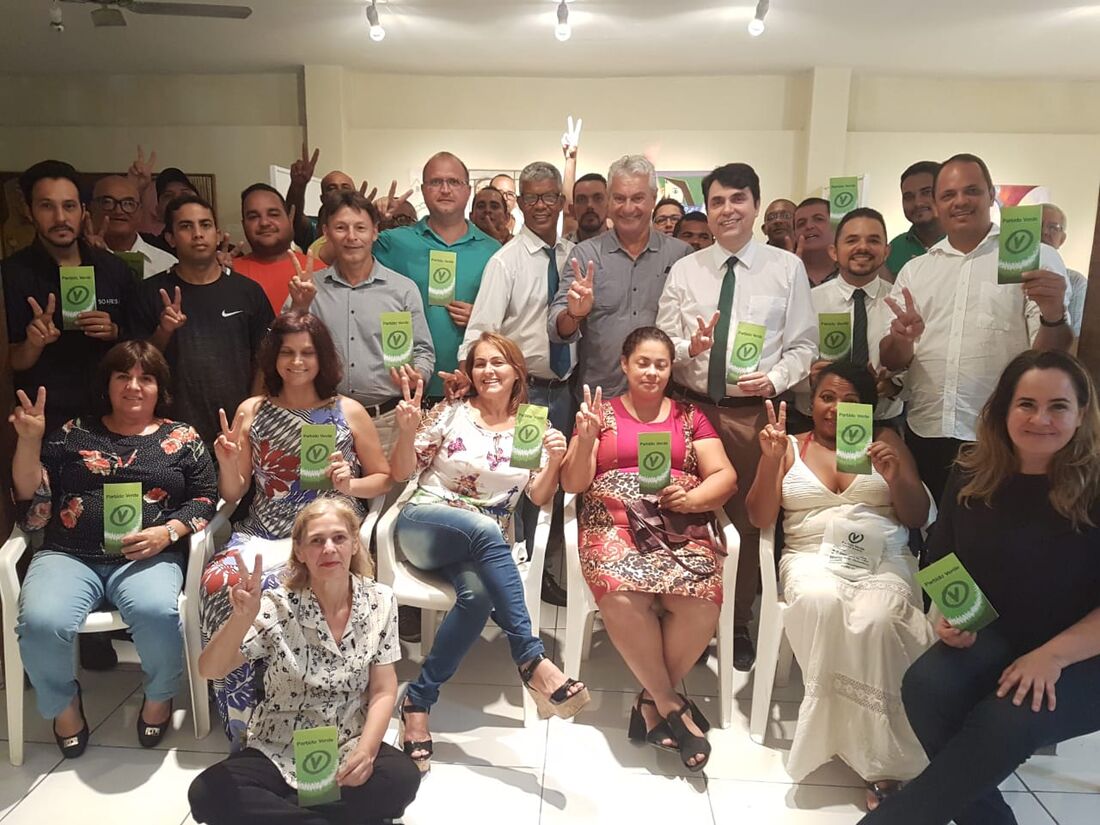 o Partido Verde Jaboatão referendou a recondução do professor Cristiano Carrilho na presidência municipal da legenda em Jaboatão dos Guararapes, segundo maior colégio eleitoral de Pernambuco