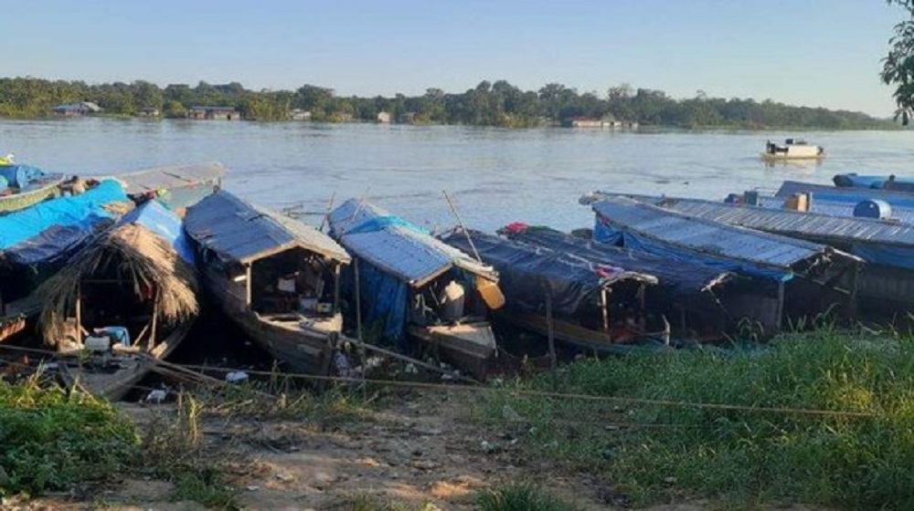 Canoas onde os indígenas ficam à espera de pagamentos de benefícios sociais, como da Previdência e Bolsa Família