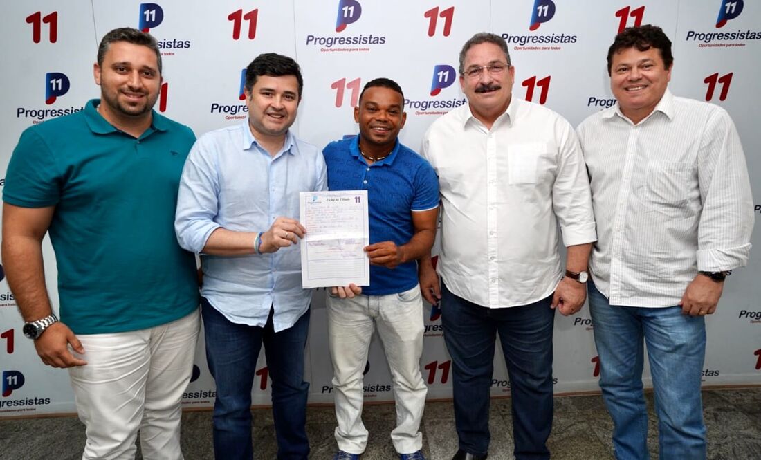 O secretário-chefe de Relações Internacionais da Prefeitura do Recife, Beto Rabelo; além do pré-candidato a vereador de Olinda Rafael Leitão.