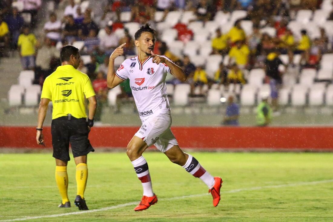 Mayco Félix, ex-atacante do Santa Cruz