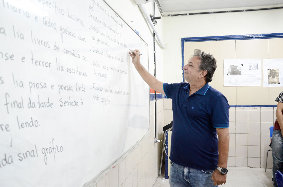 A Secretaria de Educação e Esportes de Pernambuco abriu seleção pública simplificada para 2.938 professores de nível superior e médio