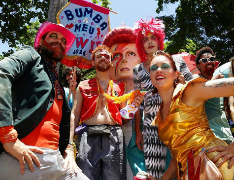 "Bumba Meu Bowie" desfila em Olinda há quatro anos