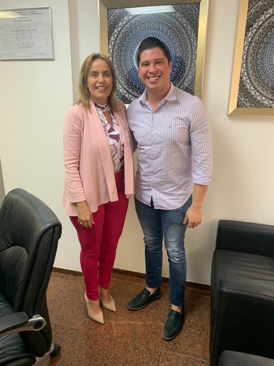 O encontro foi no gabinete da parlamentar, na Assembleia Legislativa