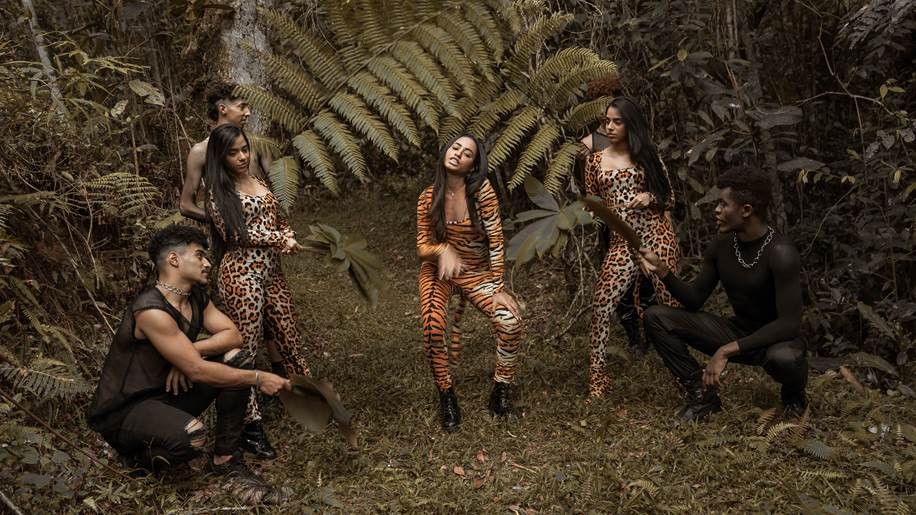 MC Loma e as Gêmeas em registro do clipe 'Predadora'