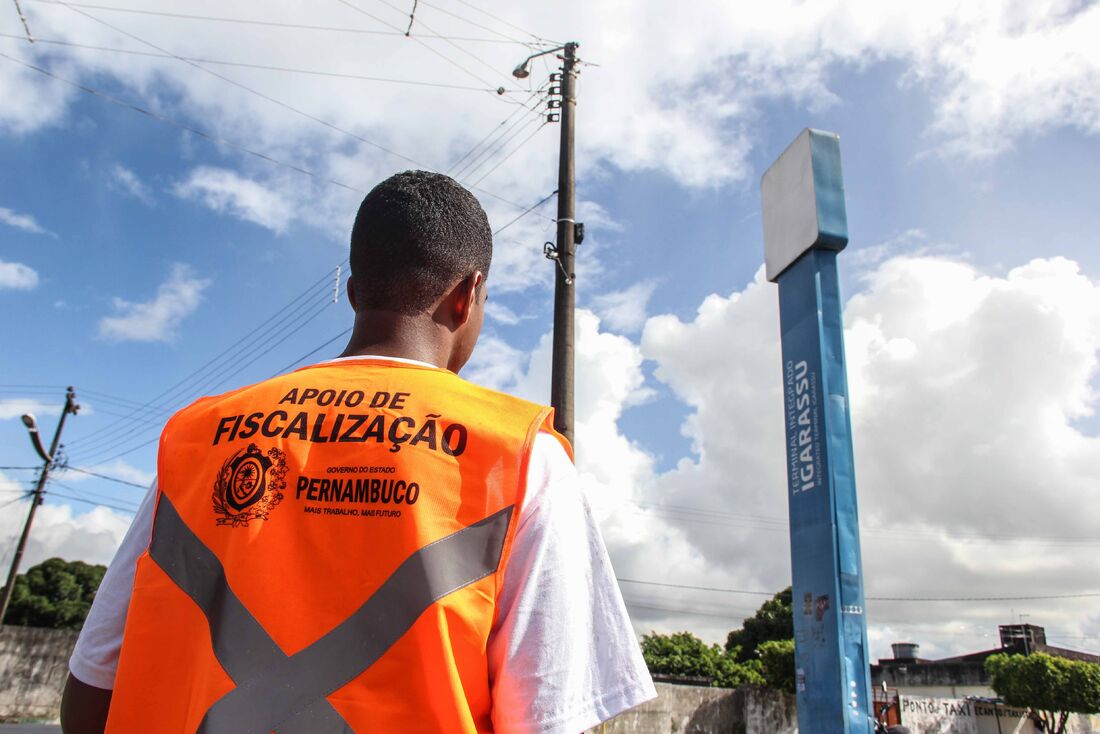 Reeducandos vão atuar em áreas como organização das filas, controle à gratuidade destinada a idosos e pessoas com deficiência e controlar a evasão de passageiros nos ônibus