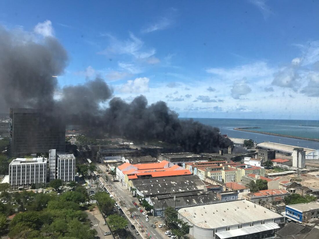 Incêndio atinge casa em Rio doce, Olinda 