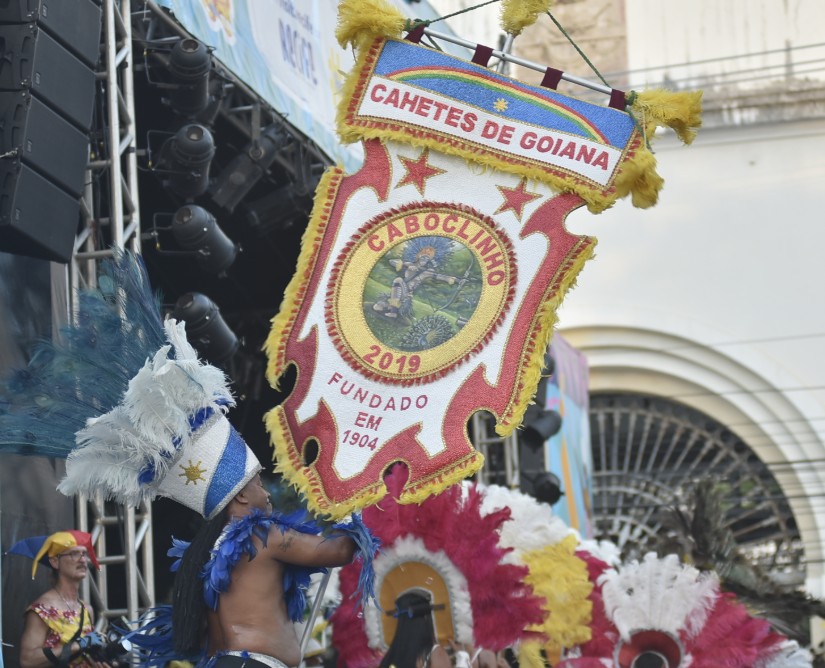 Caboclinhos iniciaram as apresentações no palco da praça do Arsenal
