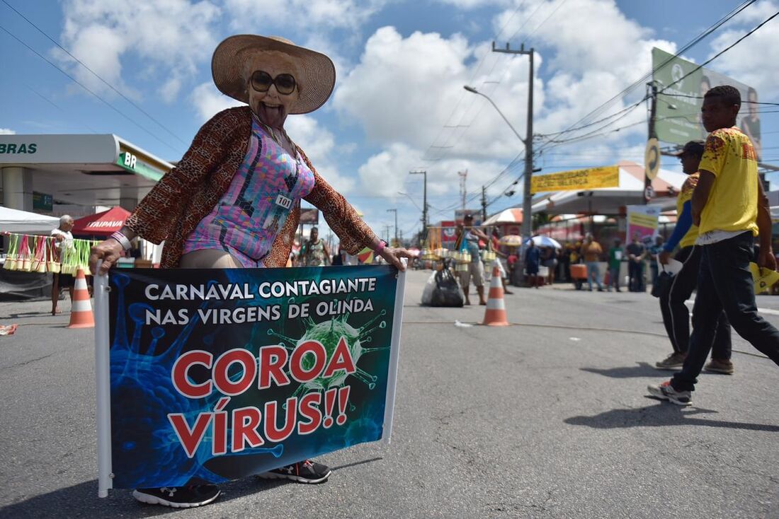 Com muita ousadia, desfile das Virgens arrasta milhares de foliões em  Olinda; veja a galeria - Folha PE