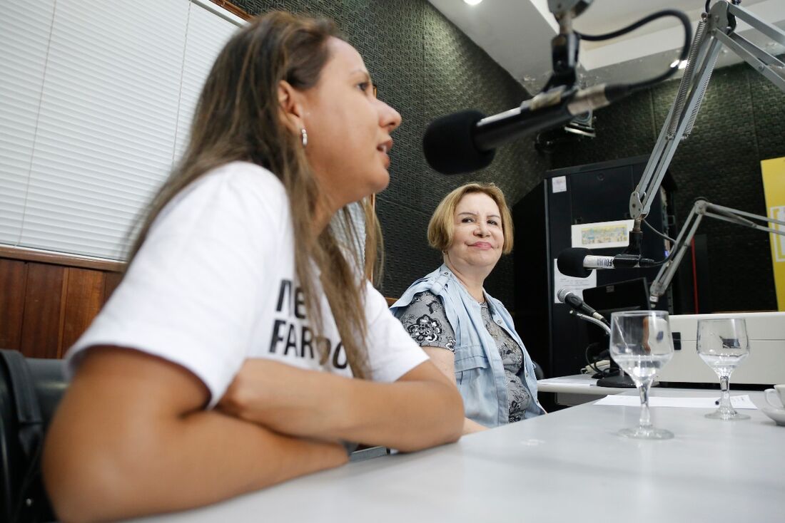 Terezinha Nunes (MDB) e Carol Aleixo (à esquerda), em entrevista à Rádio Folha