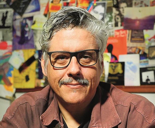 Seis anos depois do lançamento no cinema, Camilo traz ao público o material bruto de "A história da eternidade"