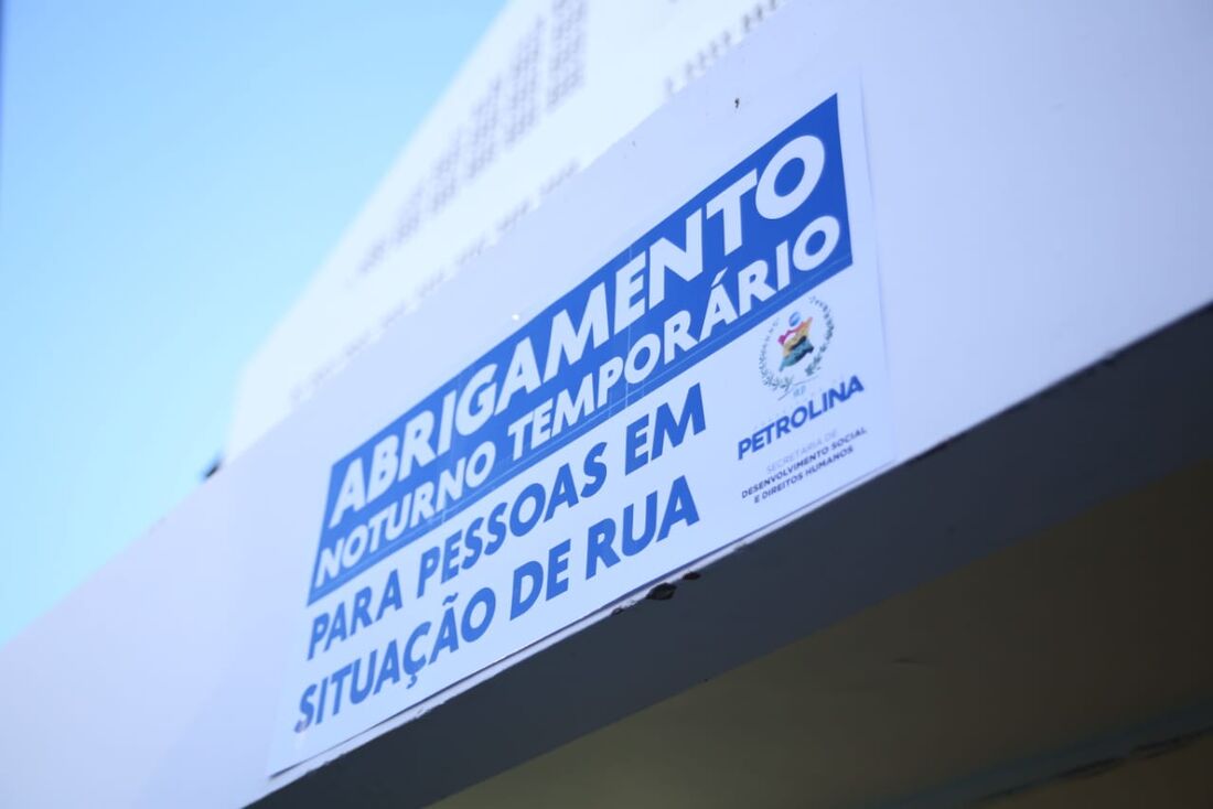 O abrigo deverá funcionar com horário de entrada das 18h às 19h, com saída a partir das 6h. Inicialmente, o equipamento foi preparado para receber 50 pessoas, podendo aumentar de acordo com a necessidade. De