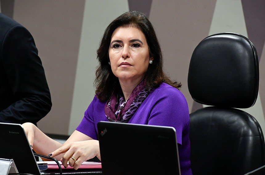 Presidente da CCJ, a senadora Simone Tebet