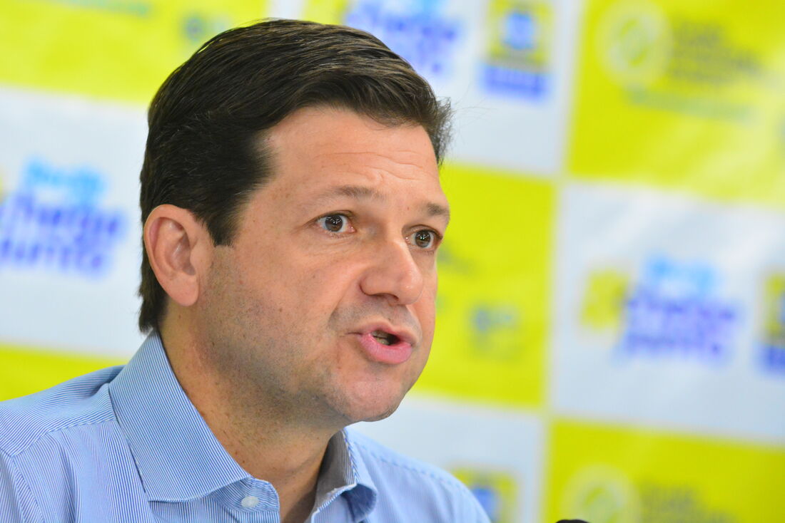 Ronda em parques e praia para saber se a população está respeitando o pedido das autoridades para ficarem de quarentena // Jailson Correia, secretário de Saúde  - Cristina Mello, primeira dama - Geraldo Julio, prefeito