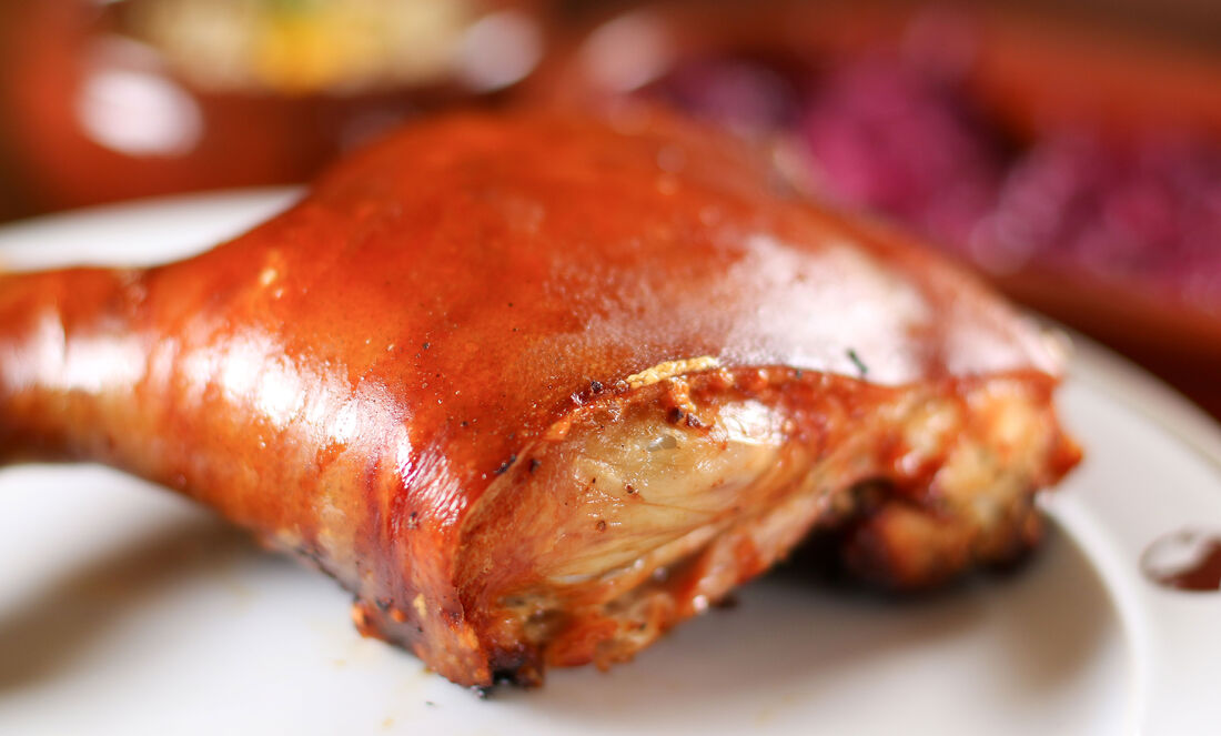 Pernil é um dos cortes suínos preparados no restaurante