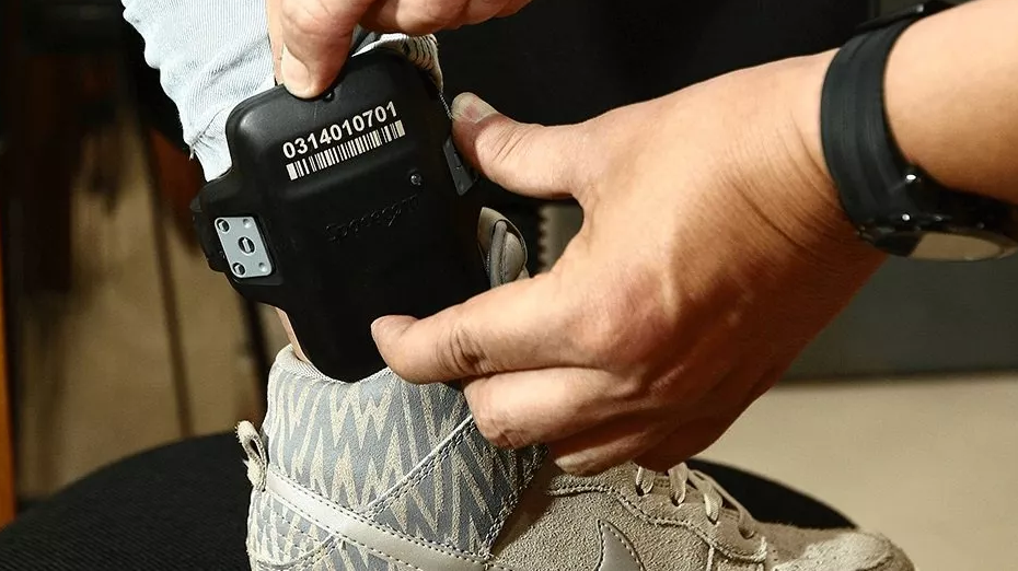 Tornozeleira eletrônica