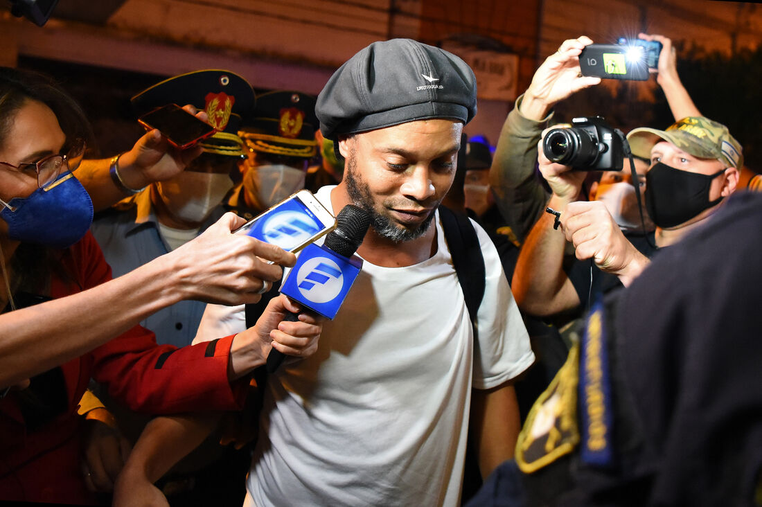 Ronaldinho em sua chegada ao hotel