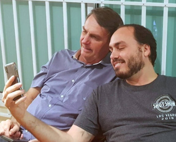 Jair e Carlos Bolsonaro