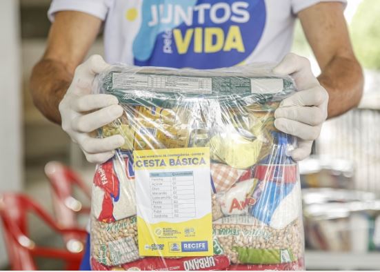 Arrudinha vira ponto de distribuição de cestas básicas no Recife