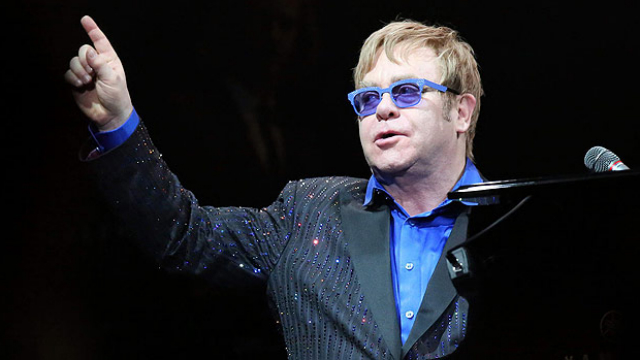 Elton John mostrou preocupação com vítimas da Aids