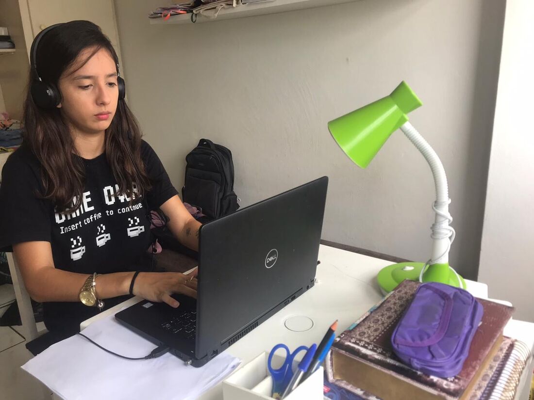 Giovanna dá dicas e compartilha sua experiência com home office
