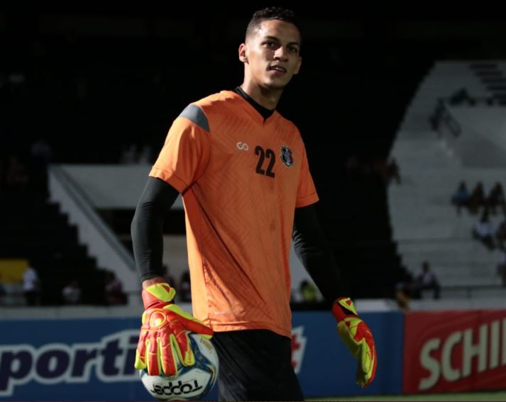 Maycon Cleiton, goleiro do Santa Cruz