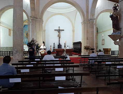 Missa na Catedral da Sé, em Olinda