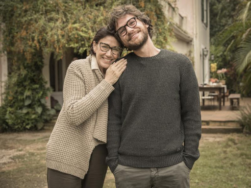 Nova série do Globoplay estreia com Lília Cabral e Emílio Dantas