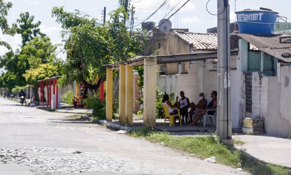 Circulação de pessoas pelas ruas de Olinda