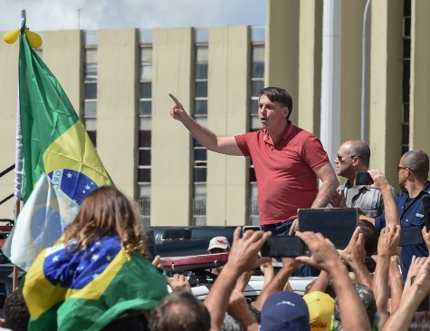 Bolsonaro em ato pró-intervenção militar