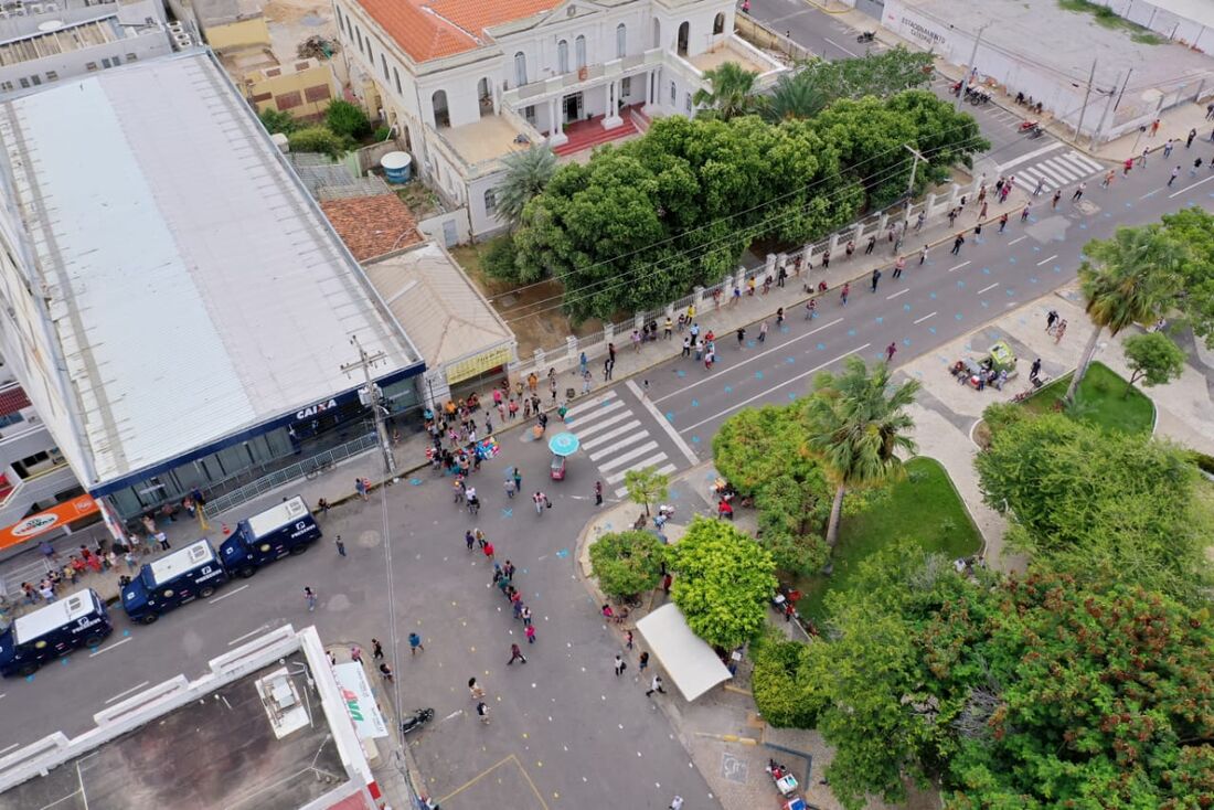Intervenção da Prefeitura de Petrolina para organização de filas, em parceria com a Caixa Econômica